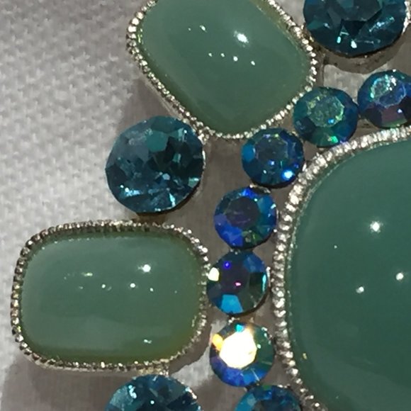 EUC Faux Topaz/Jade Green Brooch, Silver-Tone Metal Setting, 2 3/8" L x 2" W - Picture 3 of 8